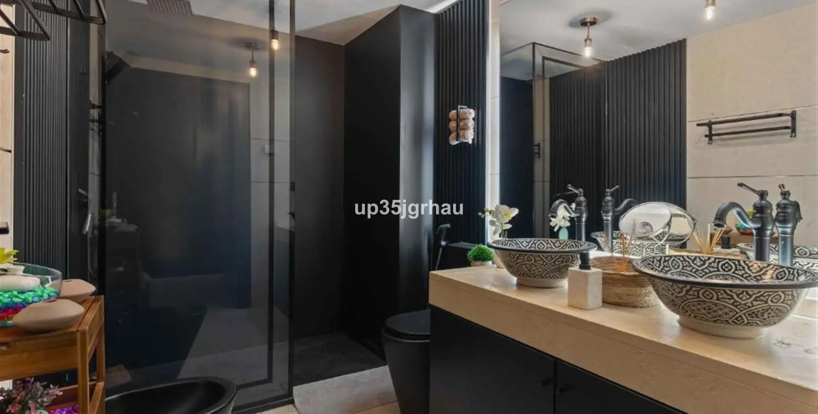 Sale of middle floor apartment in Estepona 21