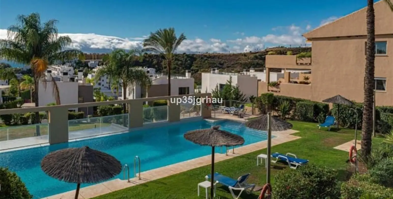 Sale of middle floor apartment in Estepona 23