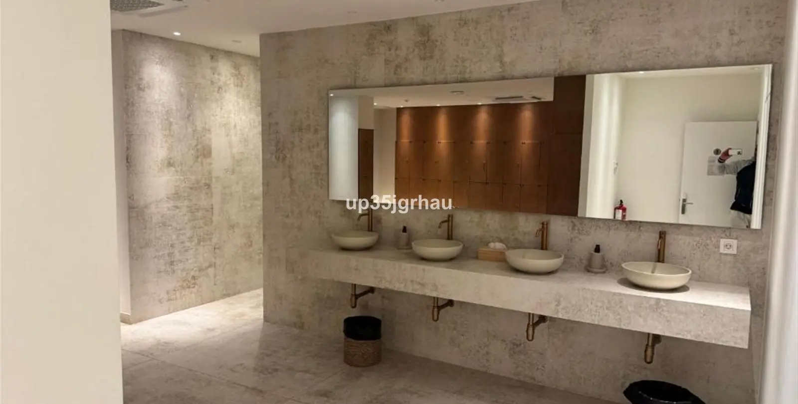 Sale of middle floor apartment in Estepona 24