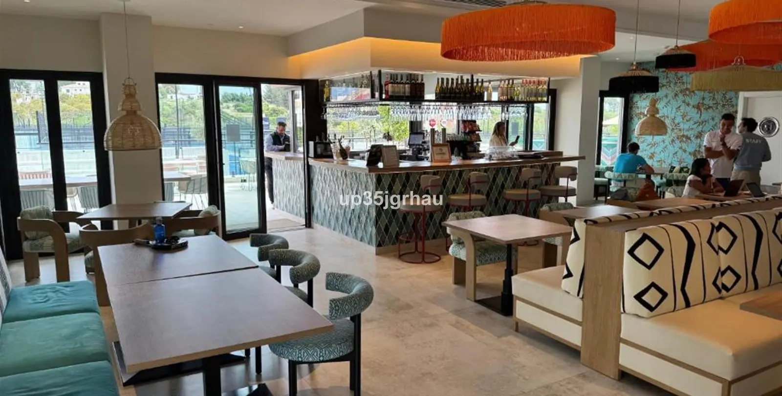 Sale of middle floor apartment in Estepona 25