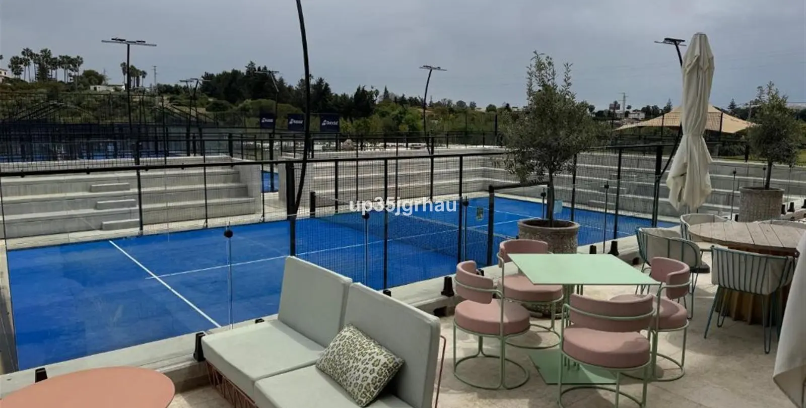 Sale of middle floor apartment in Estepona 26