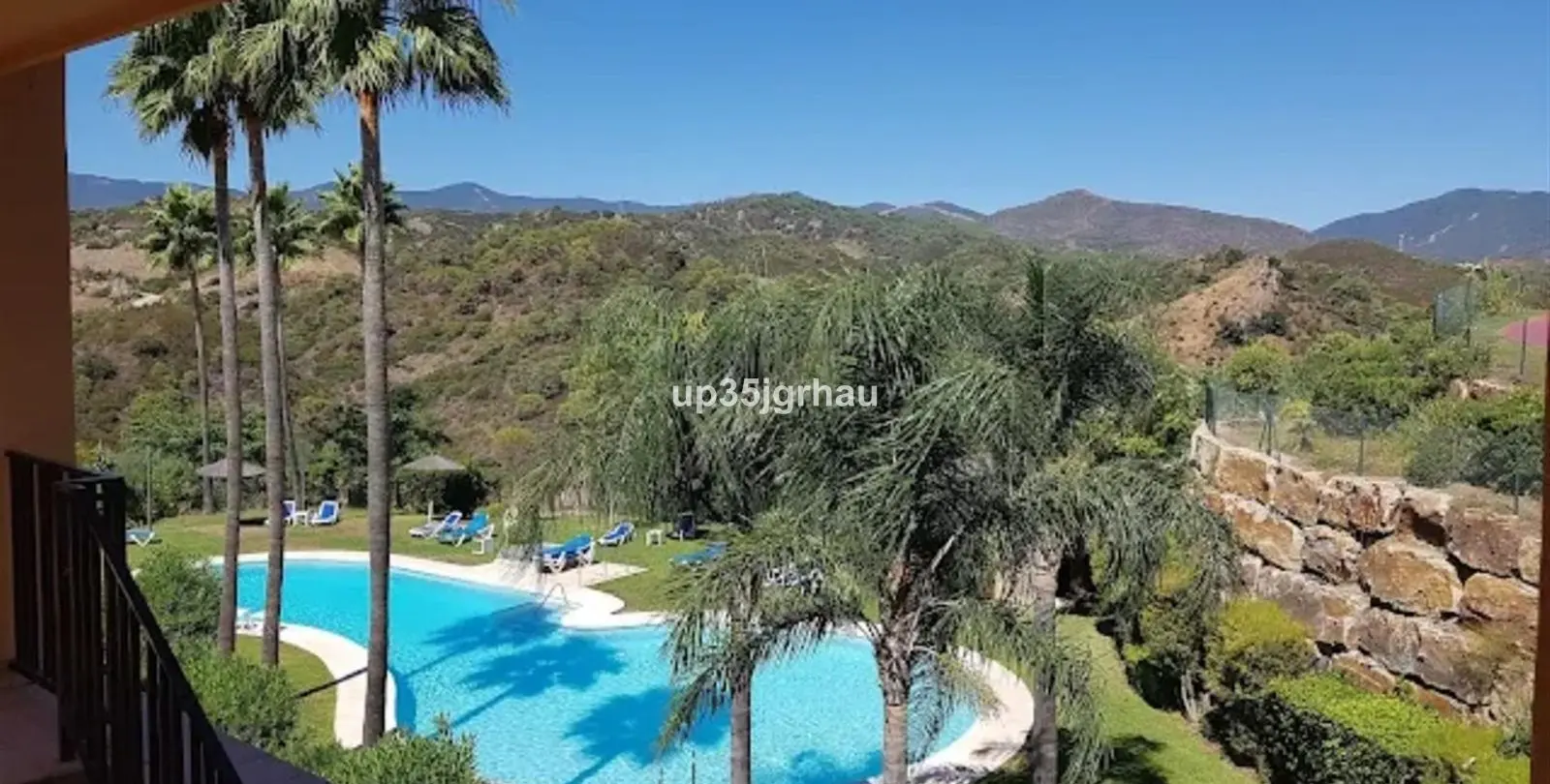 Sale of middle floor apartment in Estepona 30