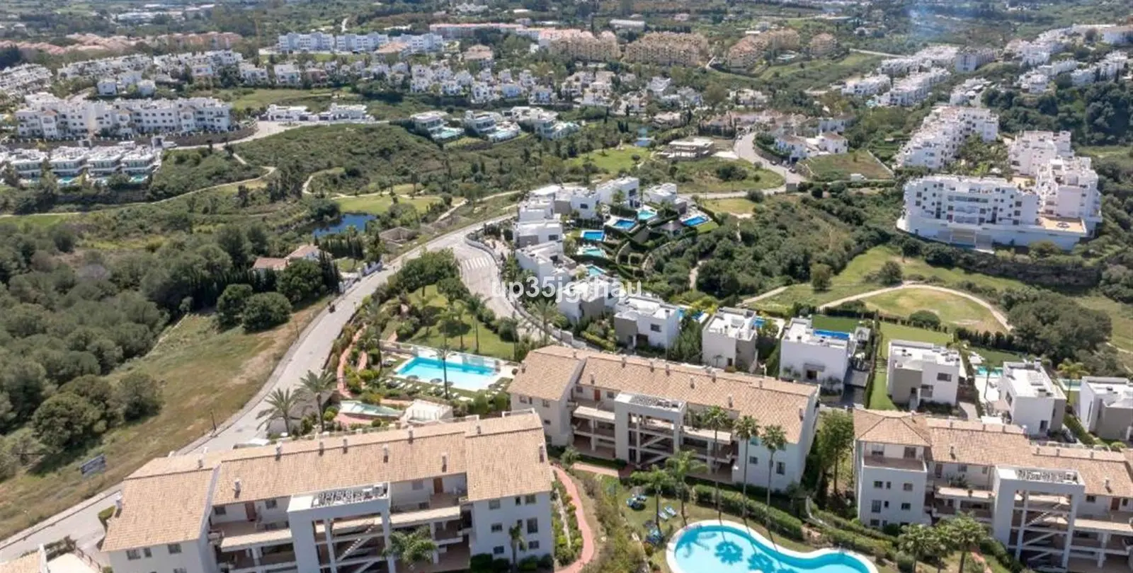 Sale of middle floor apartment in Estepona 31
