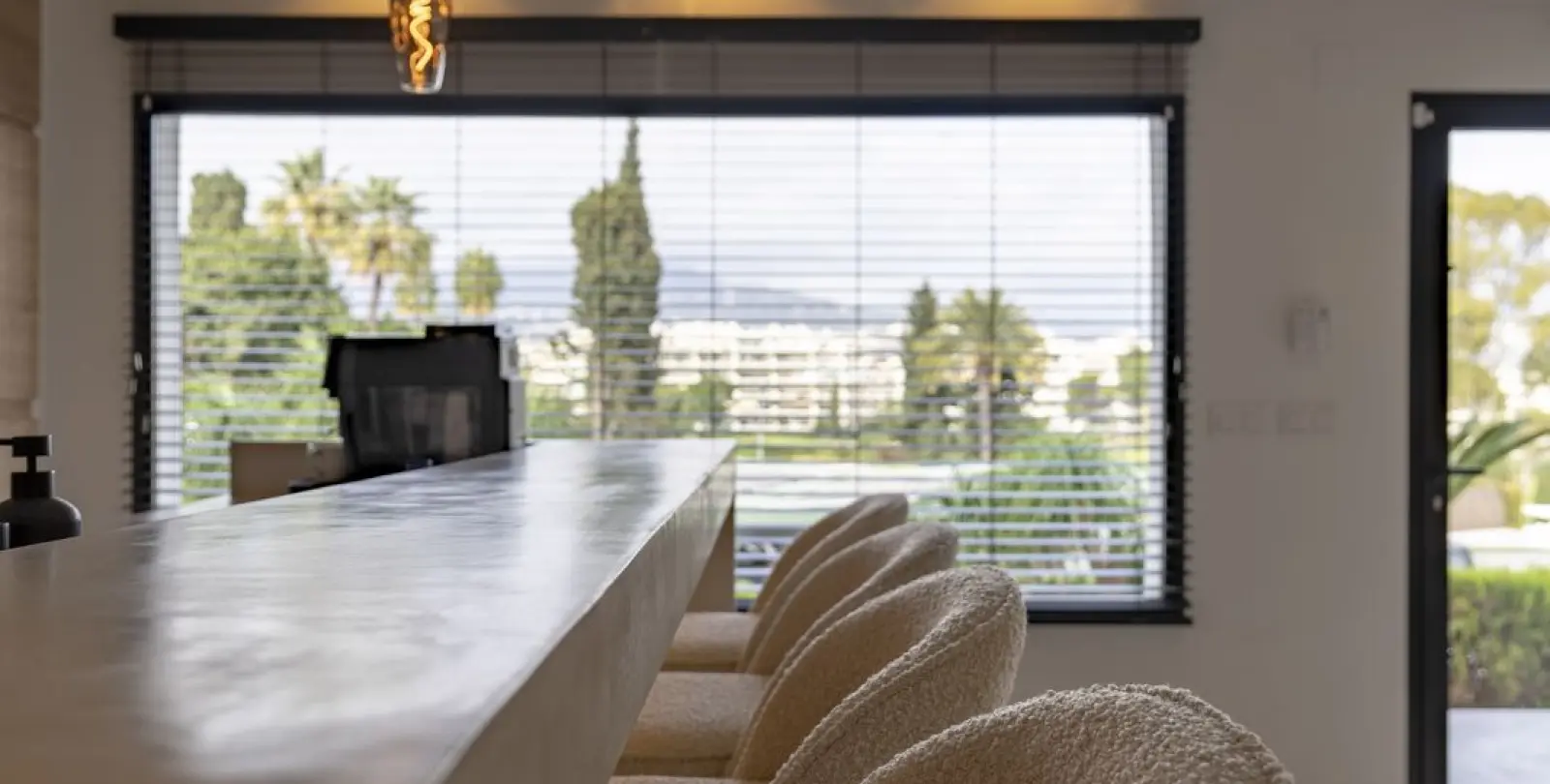 Sale of office in Guadalmina Alta 5