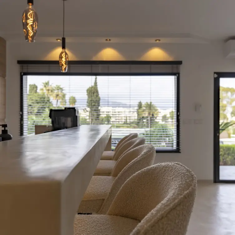 Sale of office in Guadalmina Alta