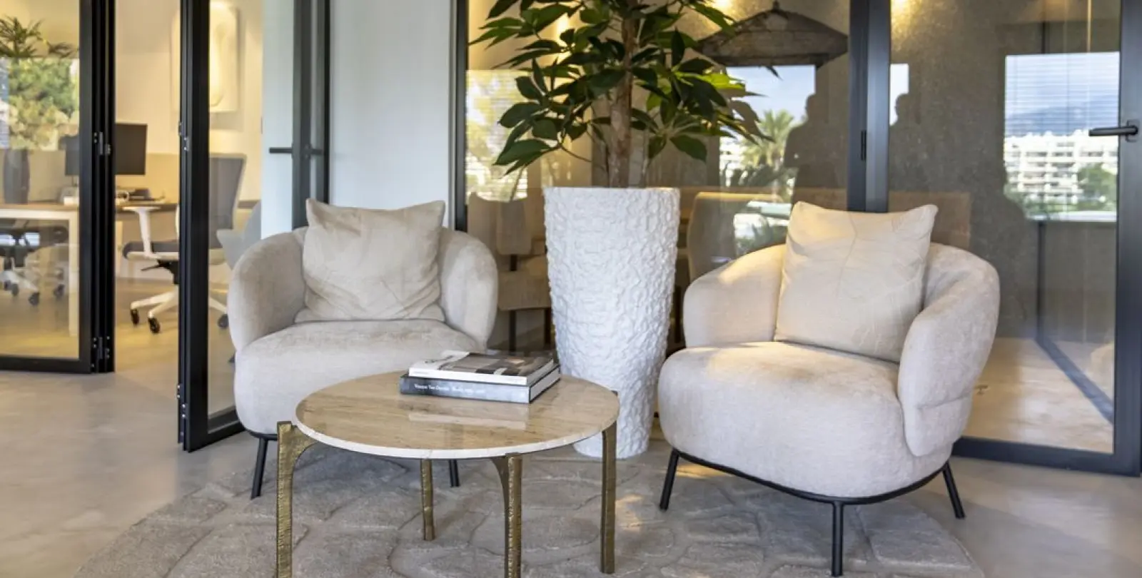 Sale of office in Guadalmina Alta 9