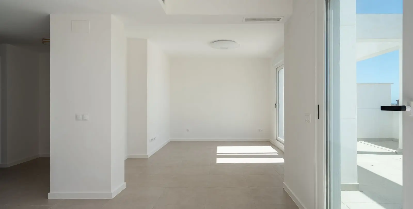 Sale of penthouse in Estepona 6