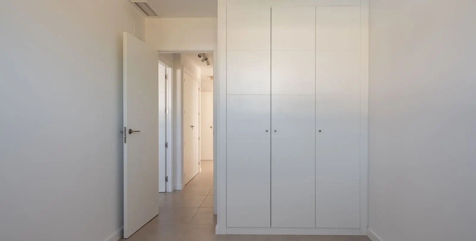 Sale of penthouse in Estepona 12