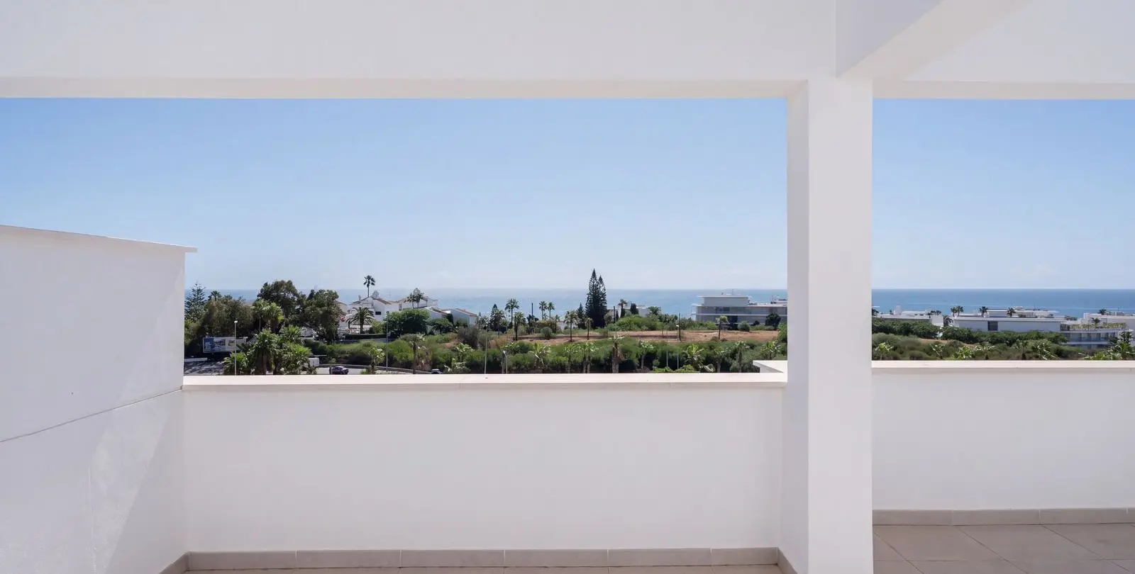 Sale of penthouse in Estepona 23