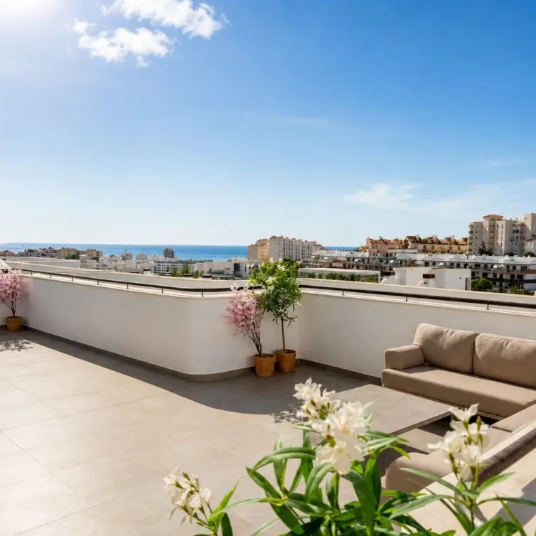 Sale of middle floor apartment in Estepona
