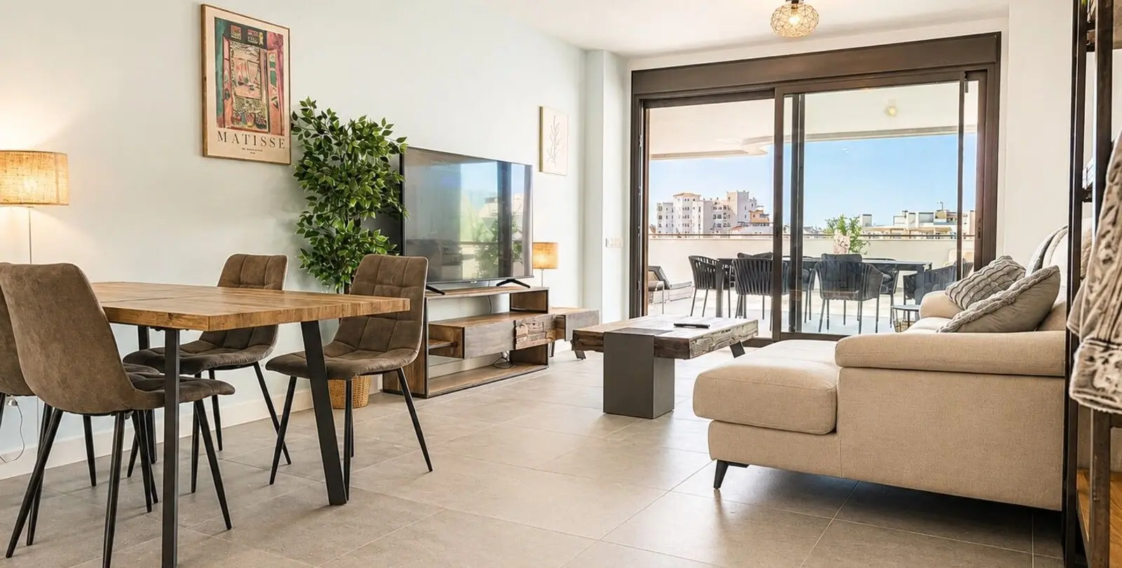 Sale of middle floor apartment in Estepona 4