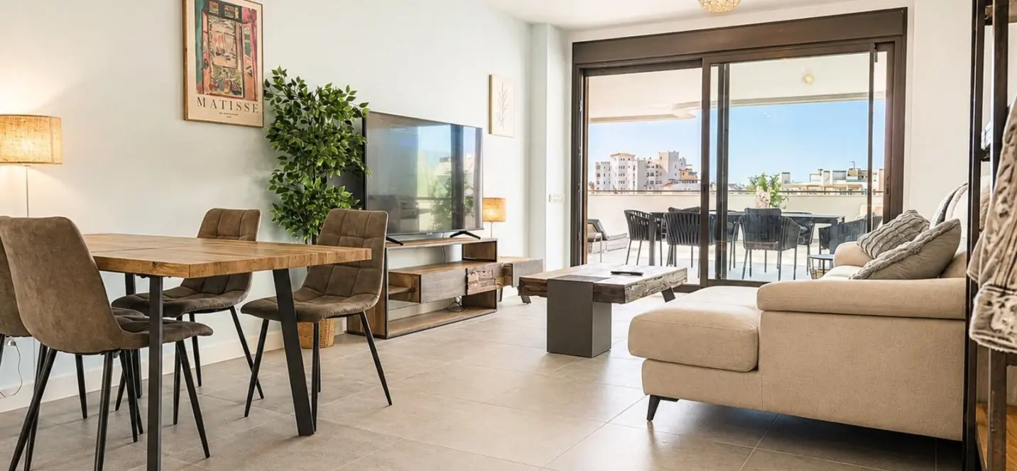 Sale of middle floor apartment in Estepona 3