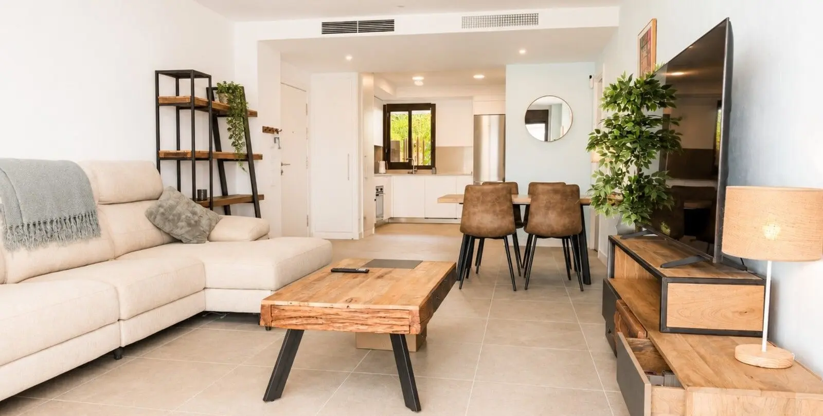 Sale of middle floor apartment in Estepona 11