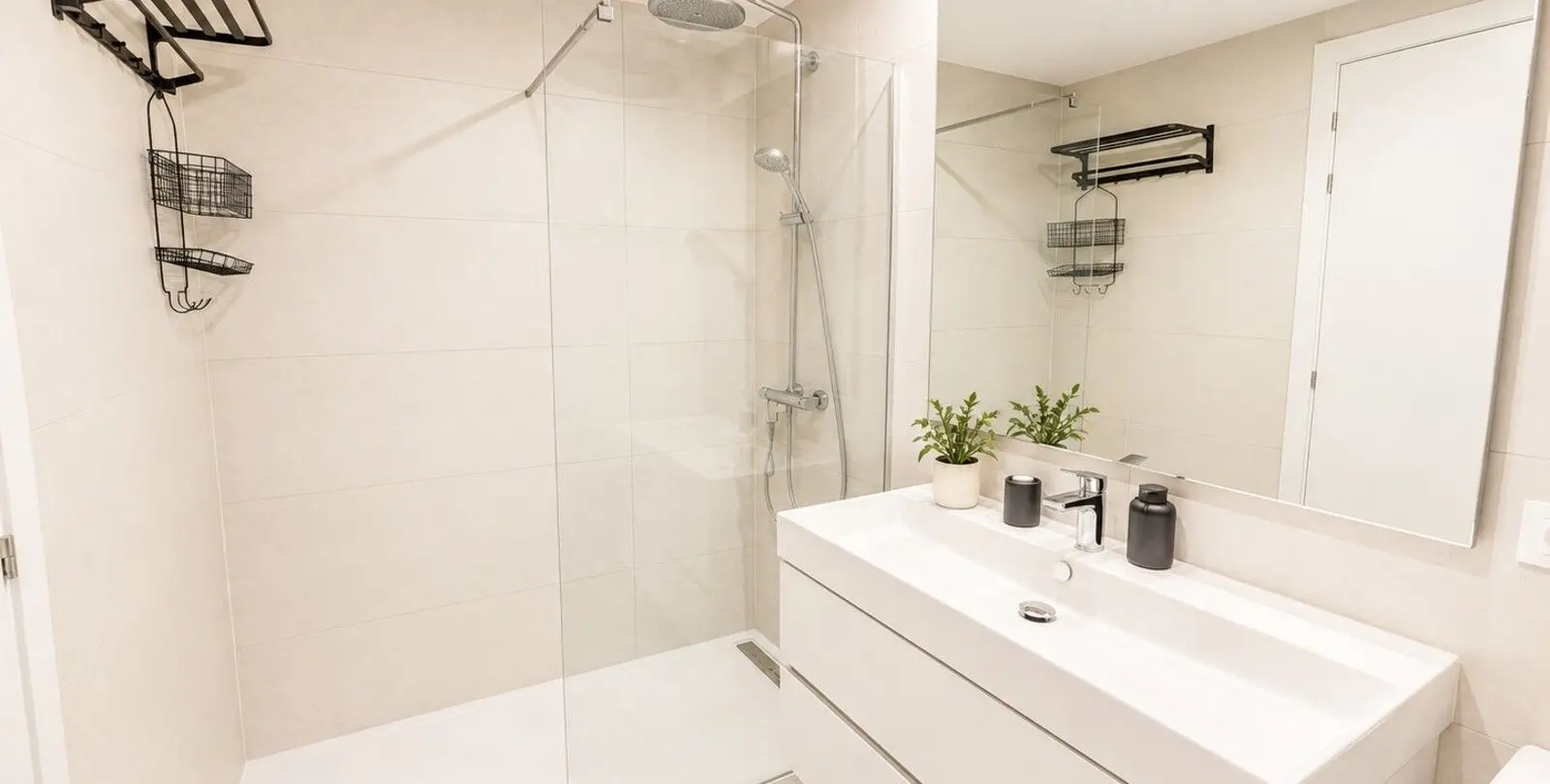 Sale of middle floor apartment in Estepona 13