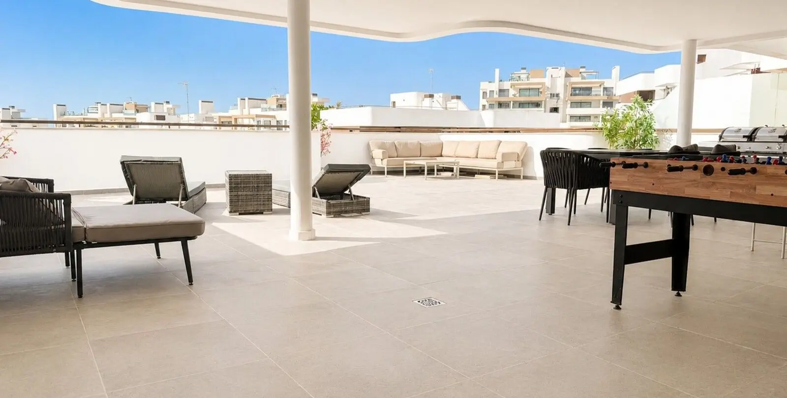 Sale of middle floor apartment in Estepona 15