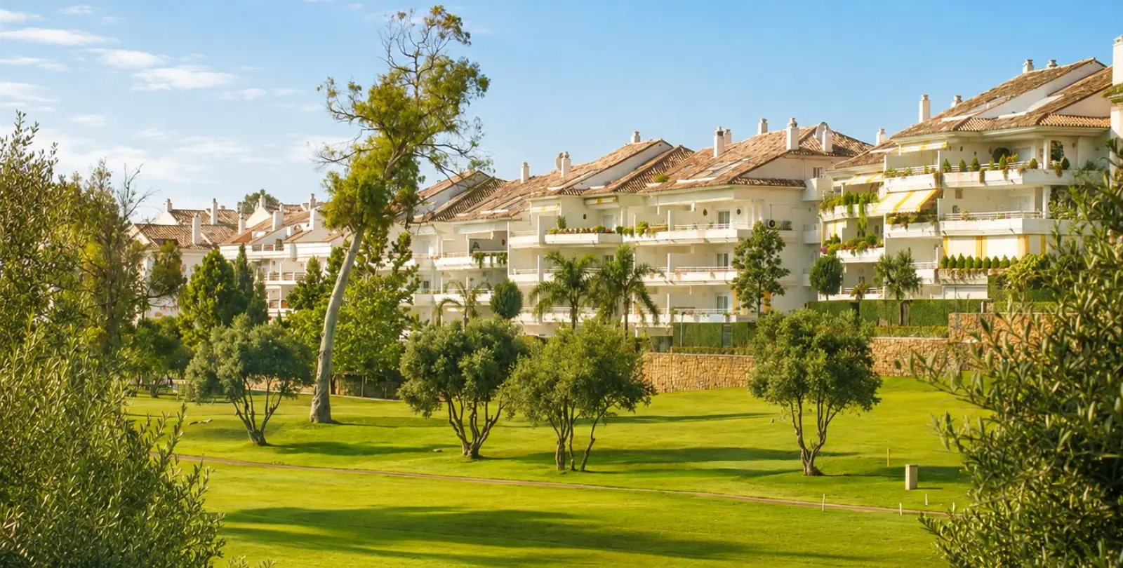 Sale of penthouse duplex in Guadalmina Baja 1