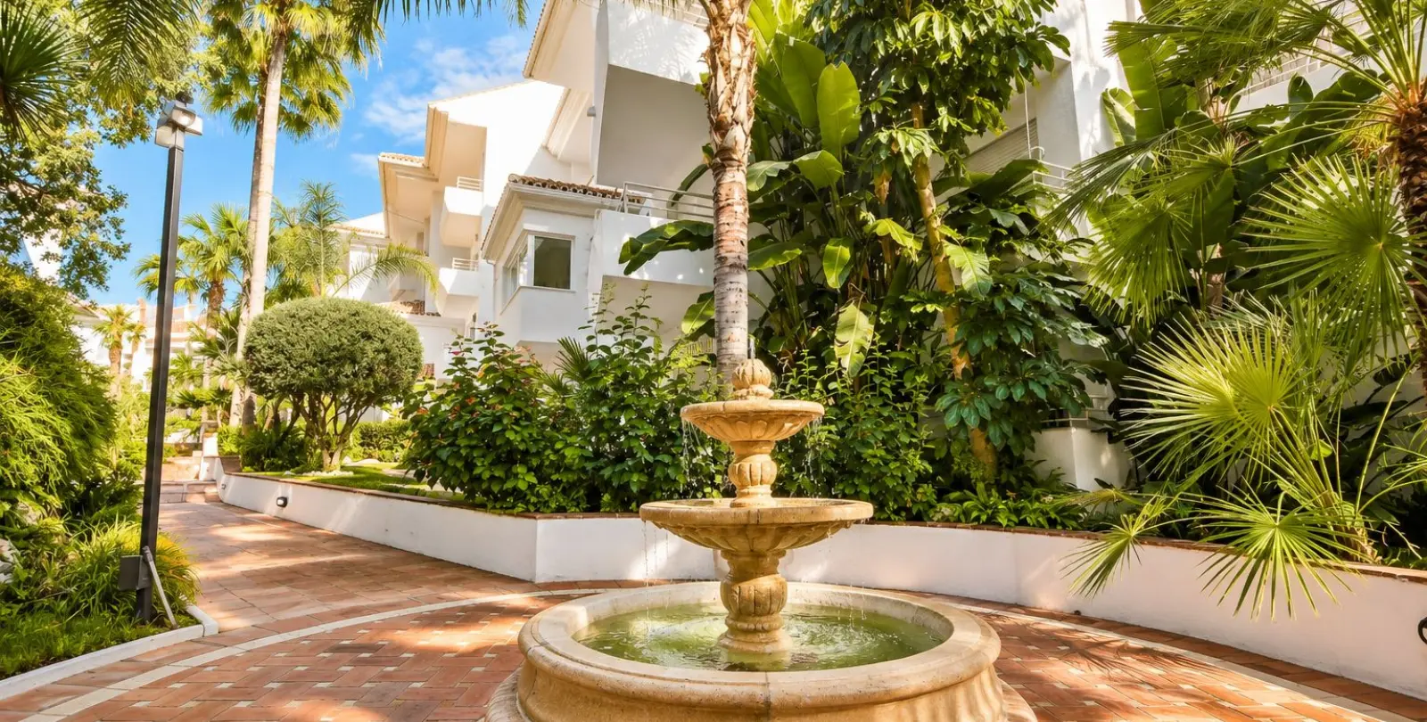 Sale of penthouse duplex in Guadalmina Baja 2