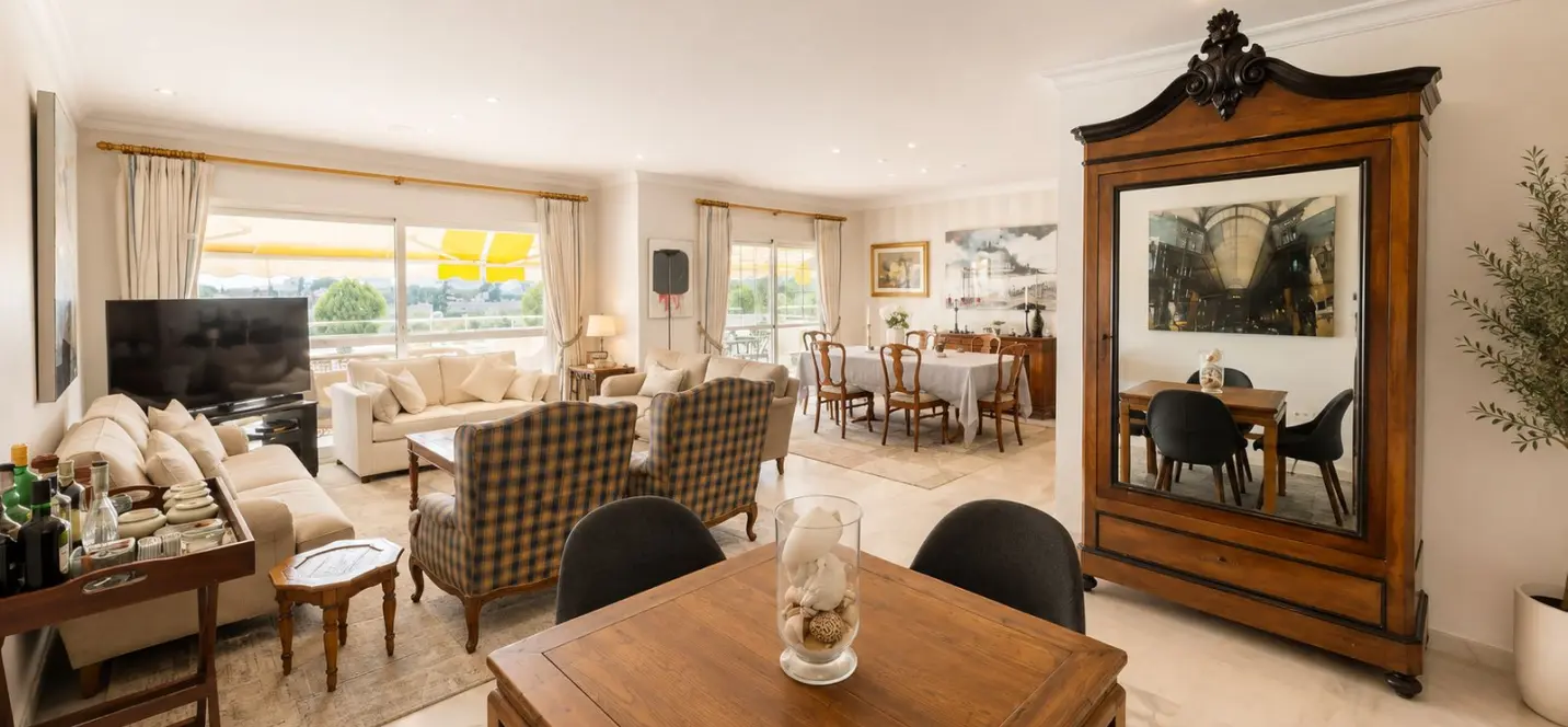 Sale of penthouse duplex in Guadalmina Baja 2