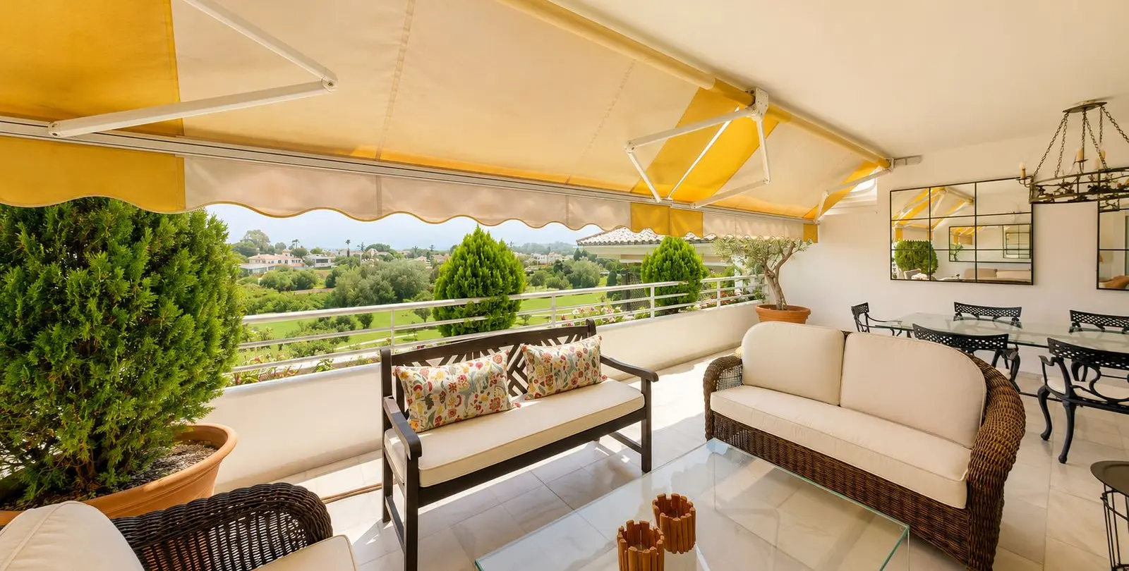 Sale of penthouse duplex in Guadalmina Baja 8