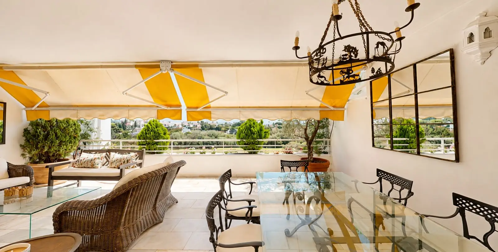 Sale of penthouse duplex in Guadalmina Baja 9
