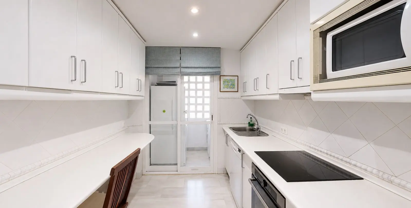 Sale of penthouse duplex in Guadalmina Baja 11