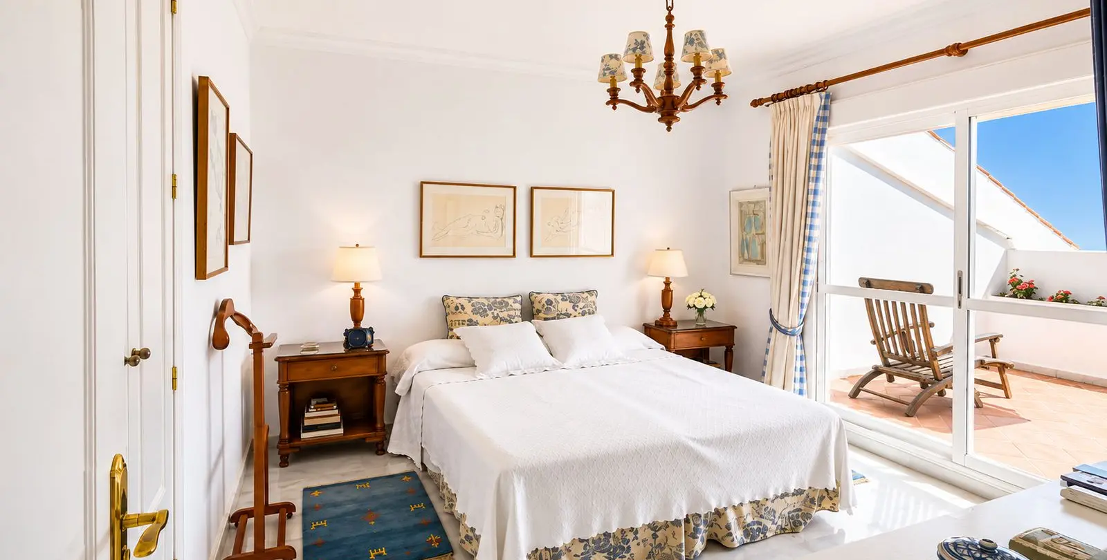 Sale of penthouse duplex in Guadalmina Baja 12