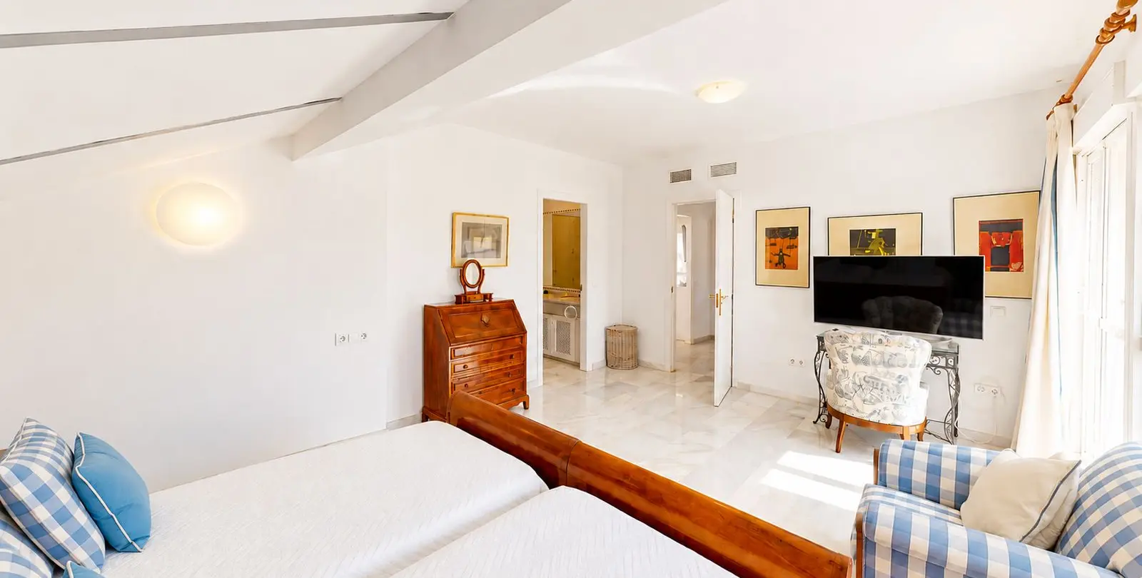 Sale of penthouse duplex in Guadalmina Baja 18