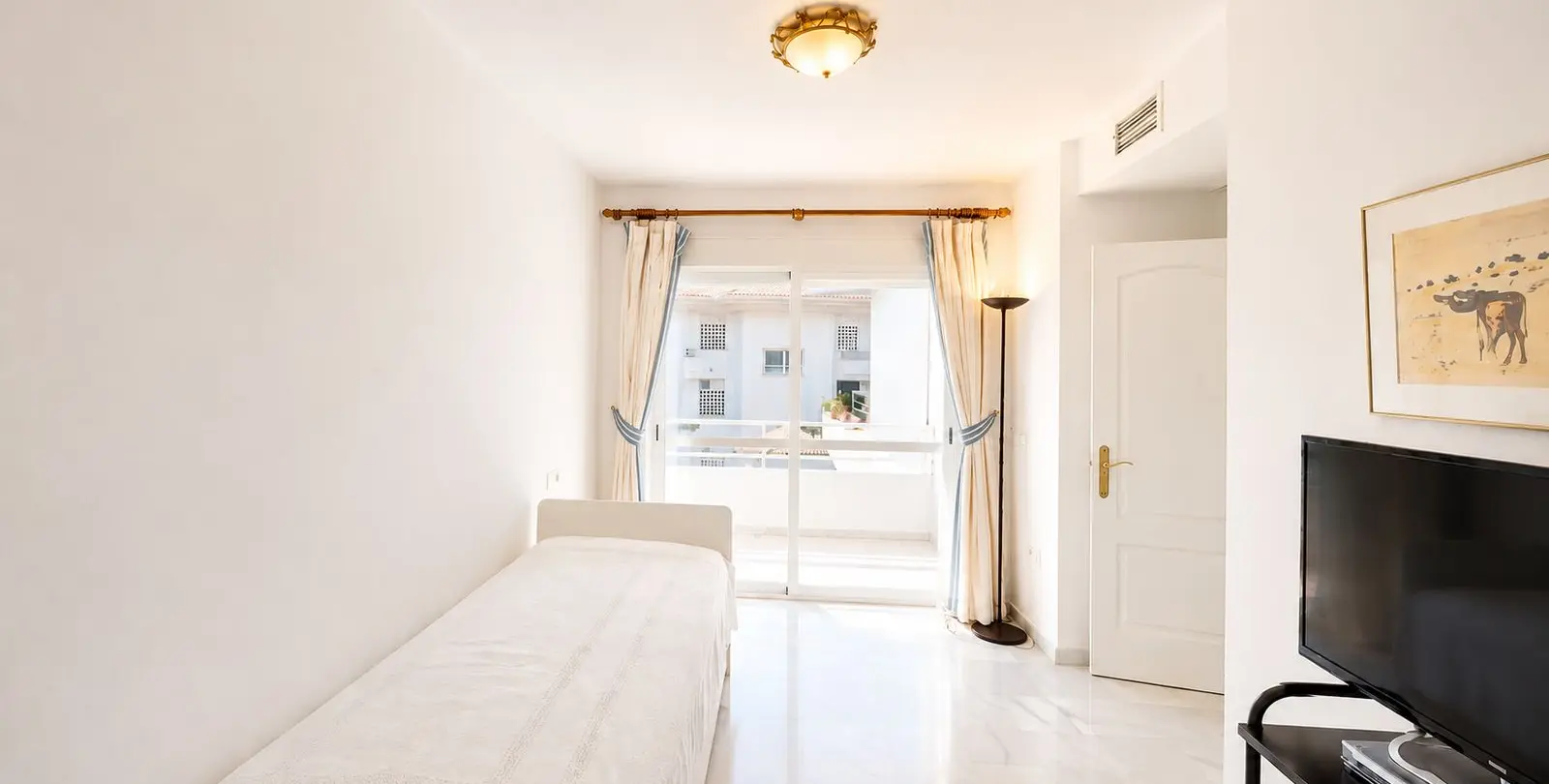 Sale of penthouse duplex in Guadalmina Baja 20