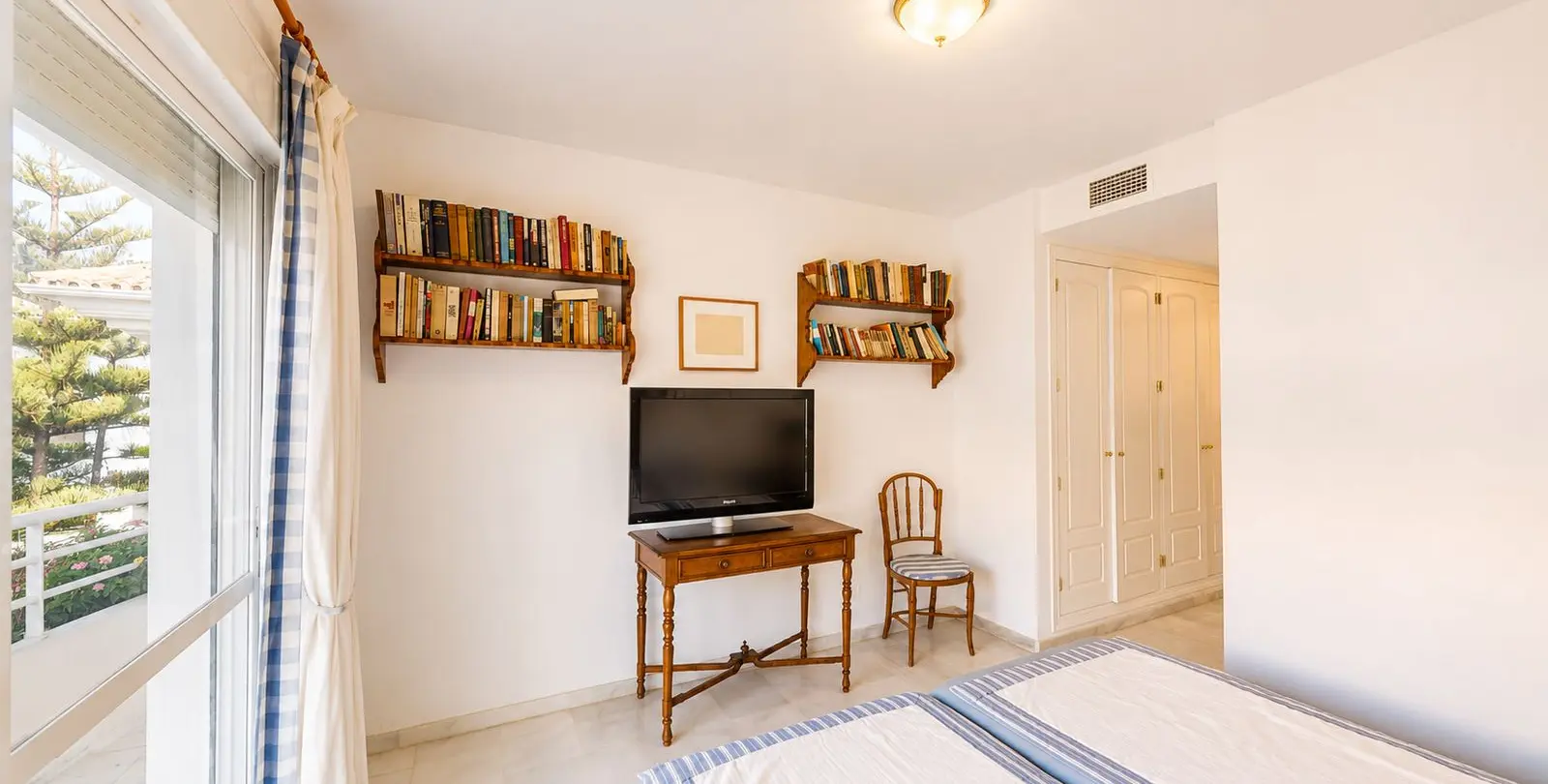 Sale of penthouse duplex in Guadalmina Baja 25