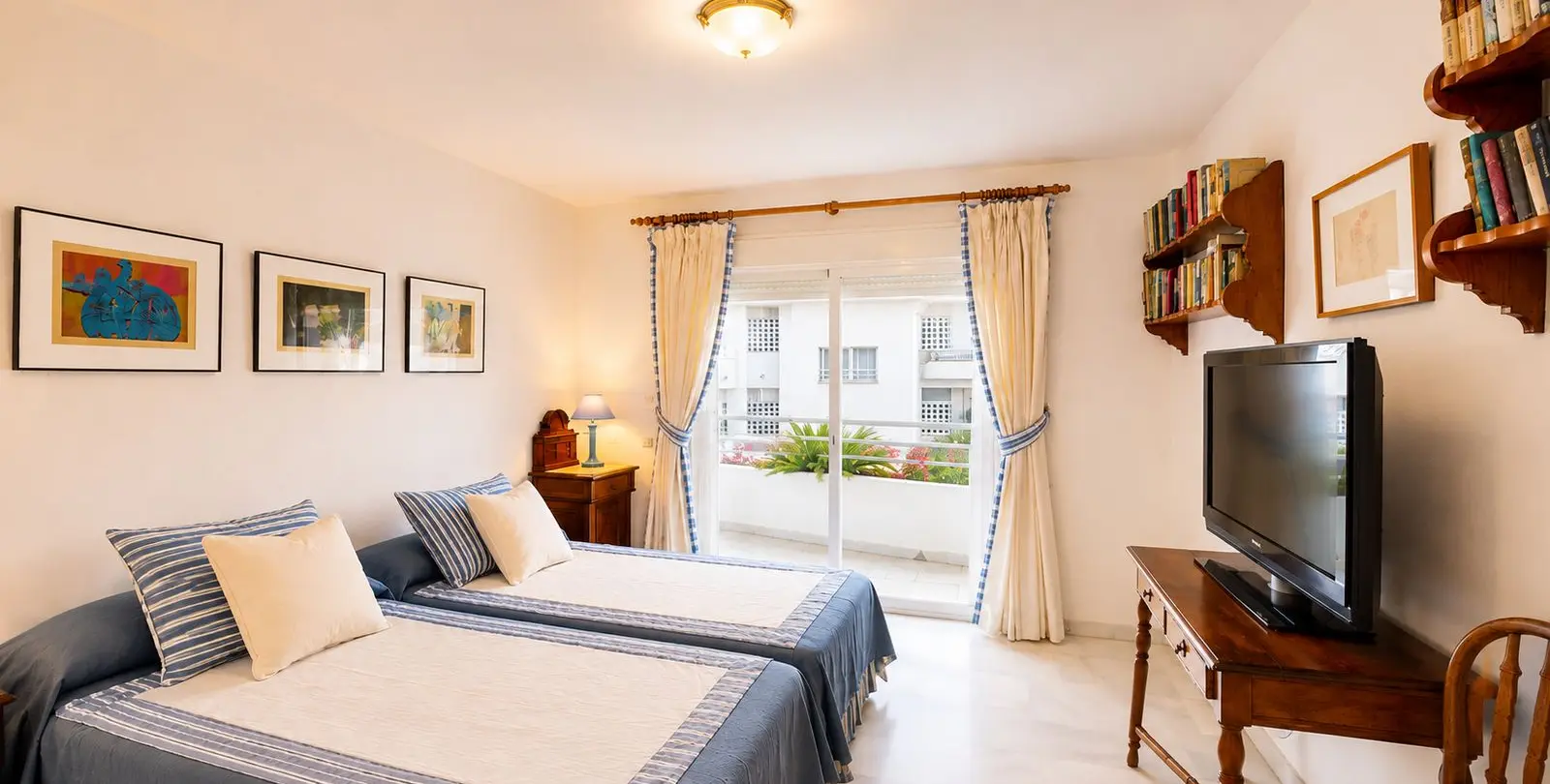 Sale of penthouse duplex in Guadalmina Baja 26