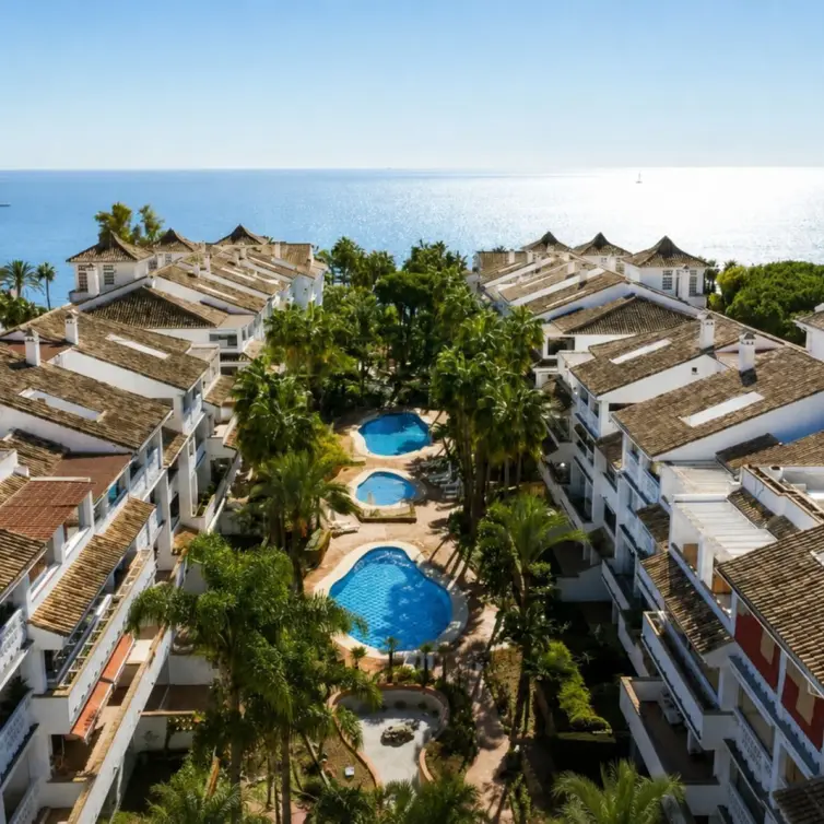 Продажа апартаментов на среднем этаже в Marbella