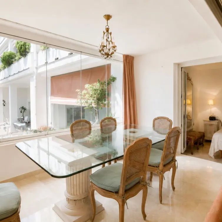 Продажа апартаментов на среднем этаже в Marbella