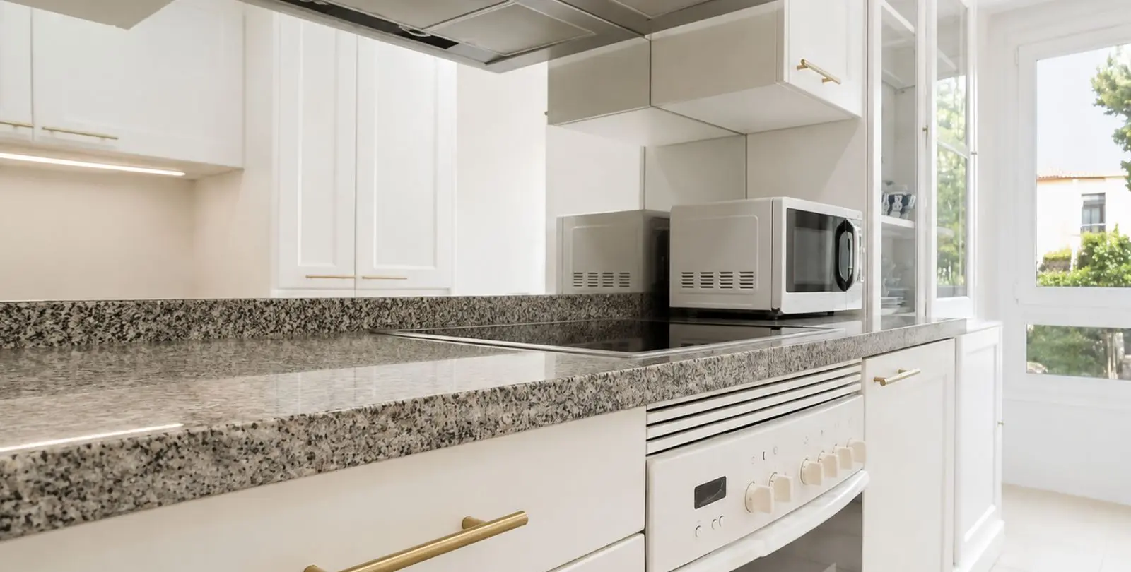 Venta de apartamento en planta media en Marbella 6