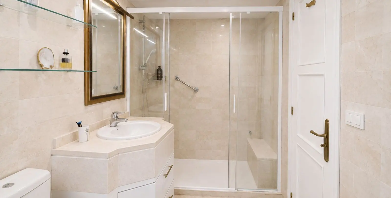 Venta de apartamento en planta media en Marbella 9