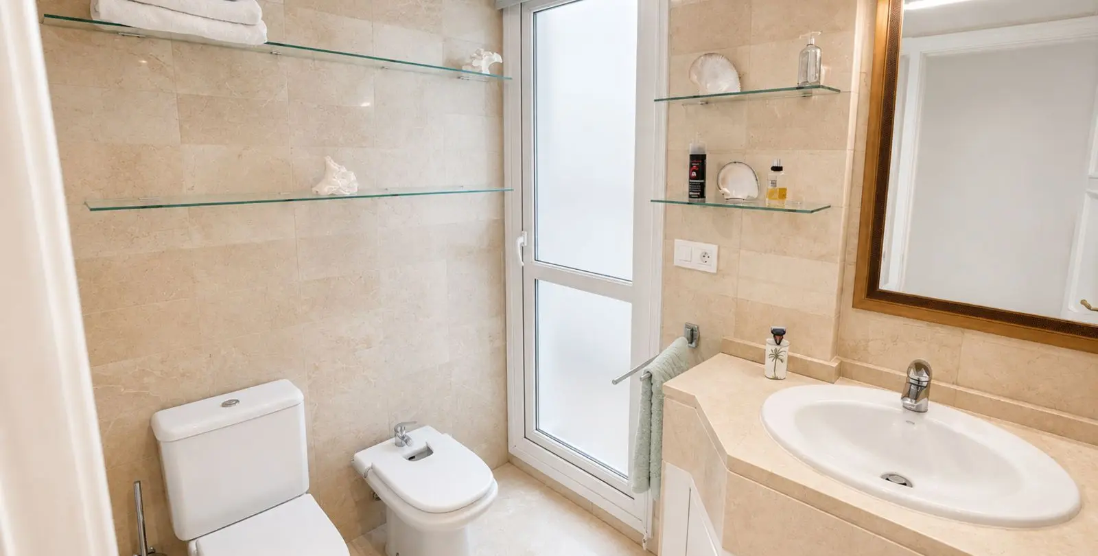 Venta de apartamento en planta media en Marbella 17