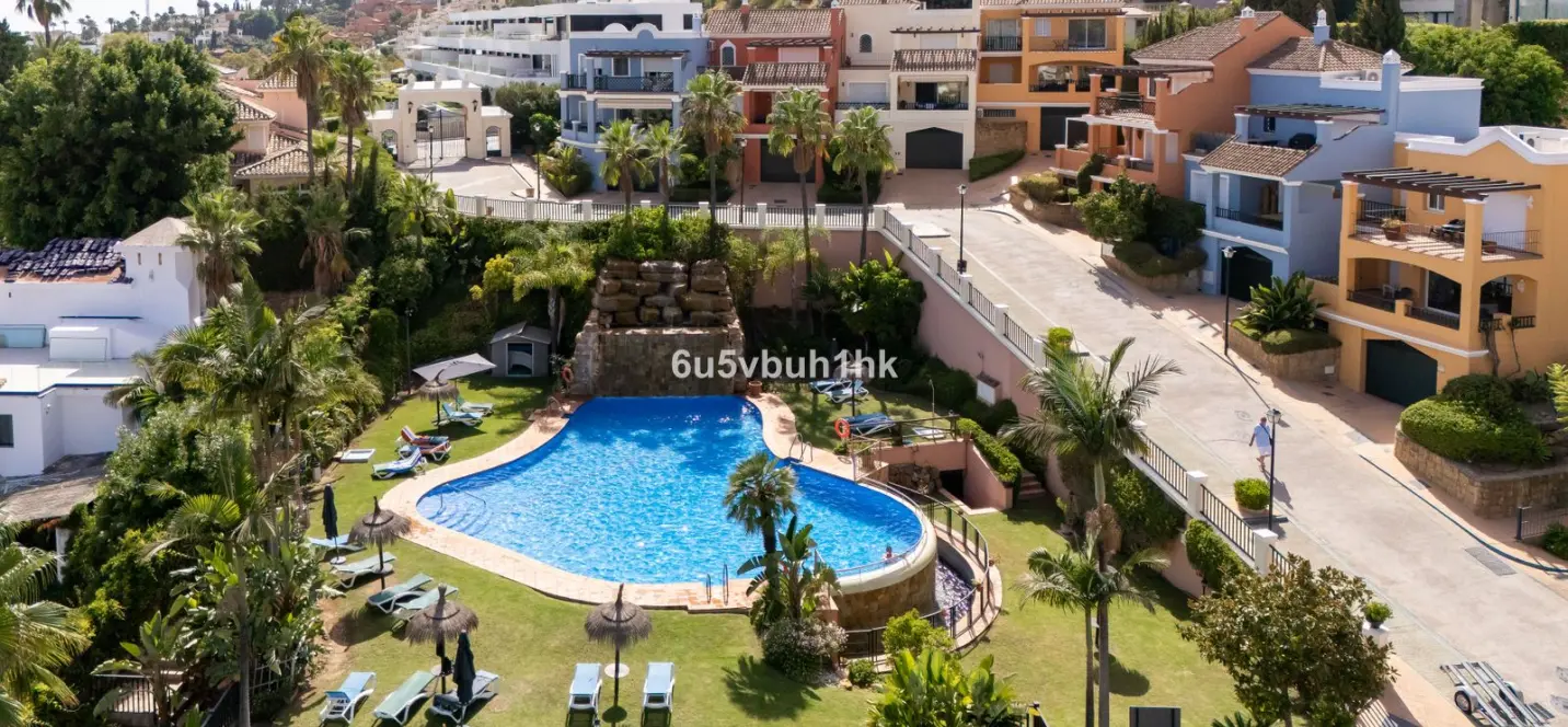 Sale of townhouse in Nueva Andalucía 0