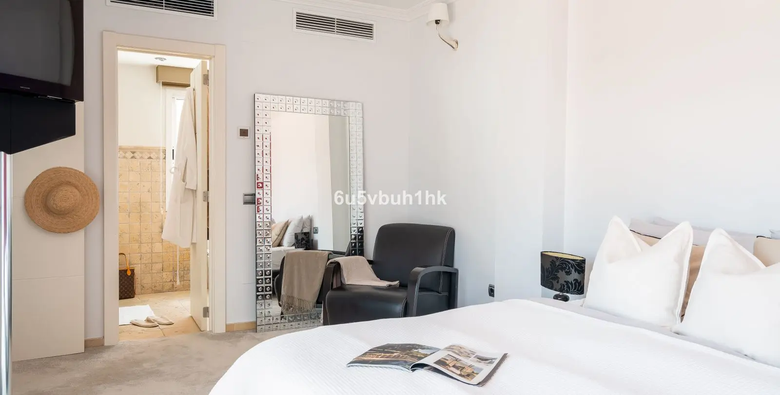 Sale of townhouse in Nueva Andalucía 14