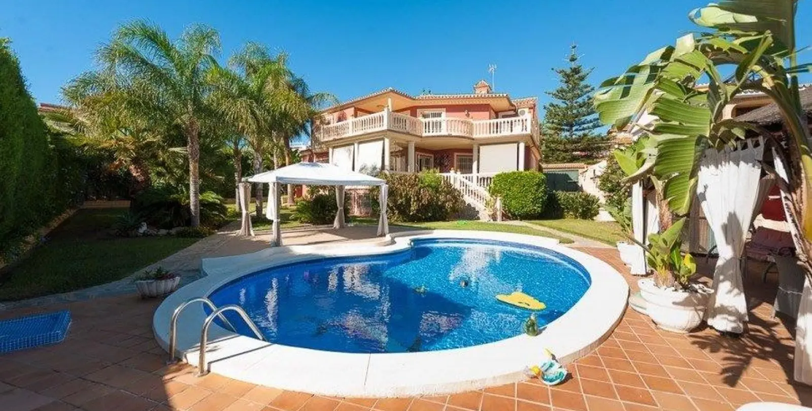 Venta de villa independiente en Playamar 1