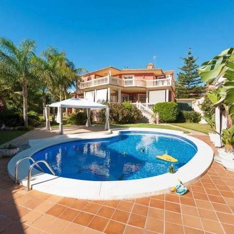 Venta de villa independiente en Playamar