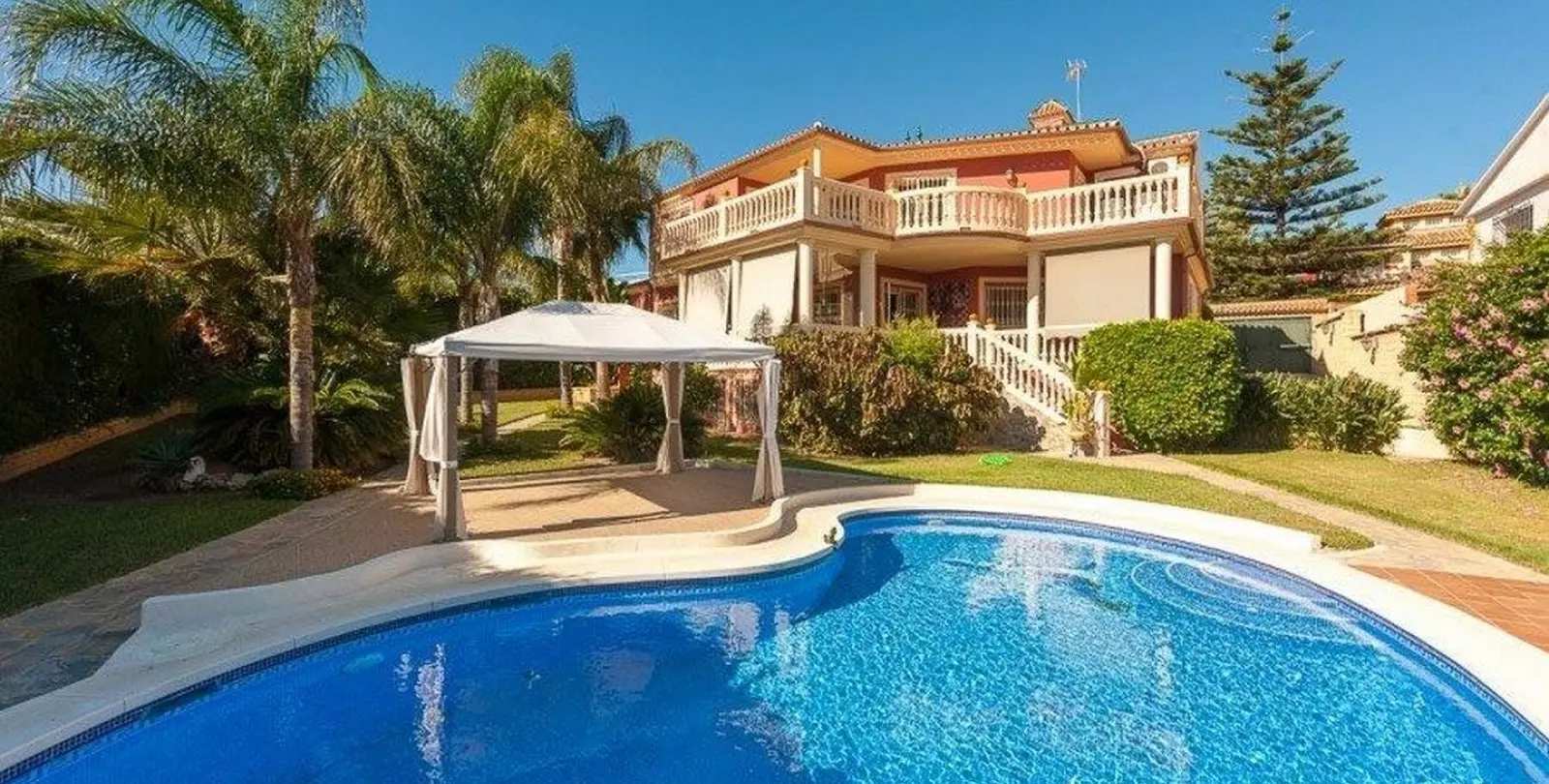 Venta de villa independiente en Playamar 22