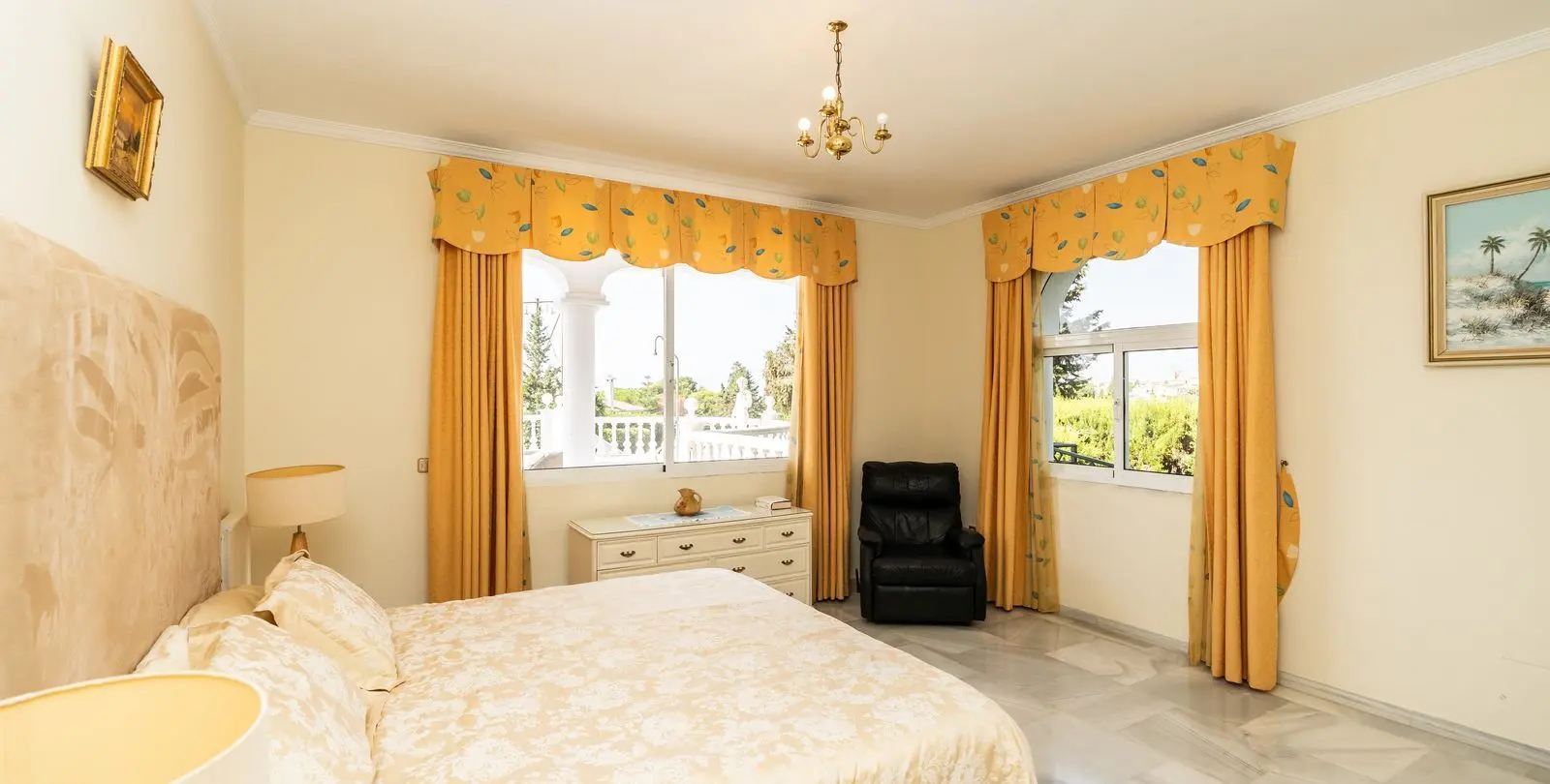 Venta de villa independiente en El Chaparral 26