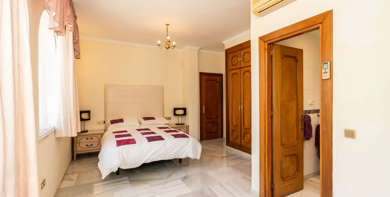 Venta de villa independiente en El Chaparral 28