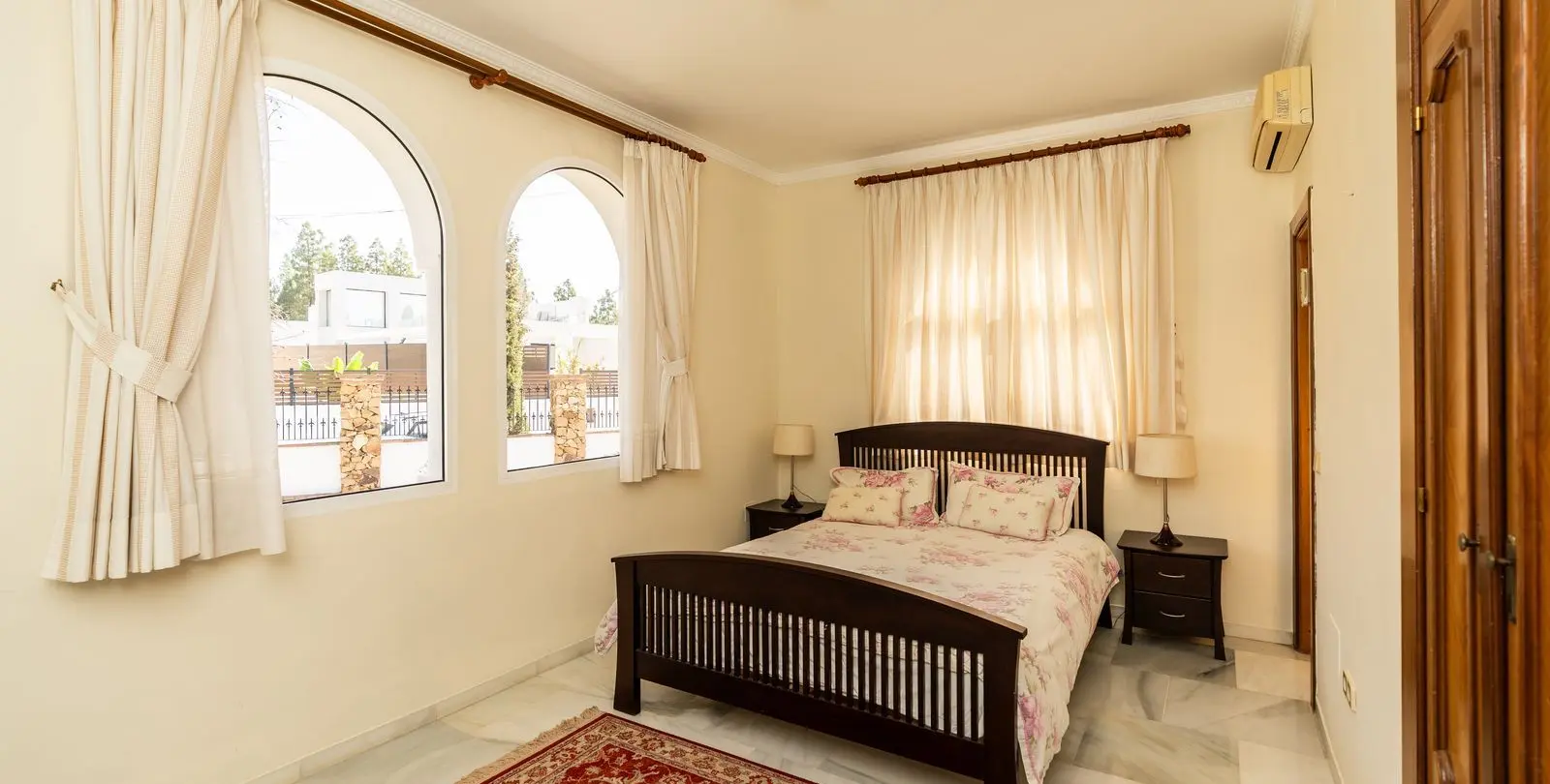 Venta de villa independiente en El Chaparral 35