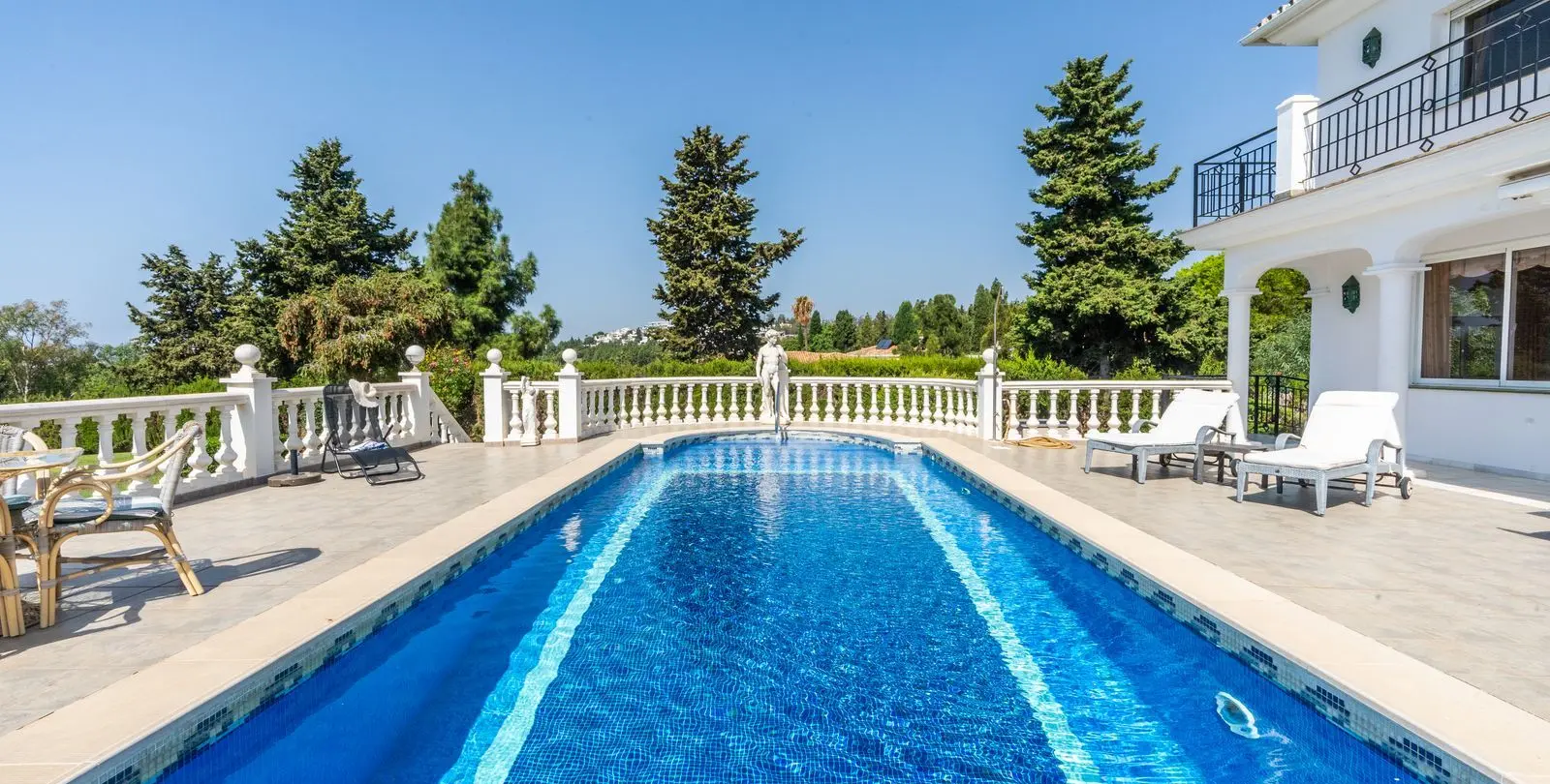 Venta de villa independiente en El Chaparral 47