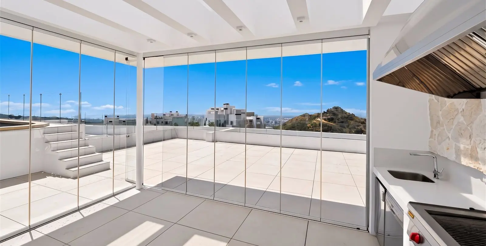 Venta de ático dúplex en Ojén 4