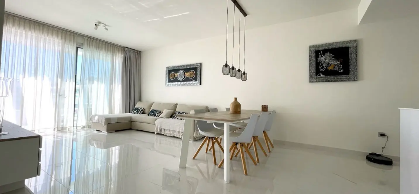 Long-term rent of penthouse duplex in Bel Air 0