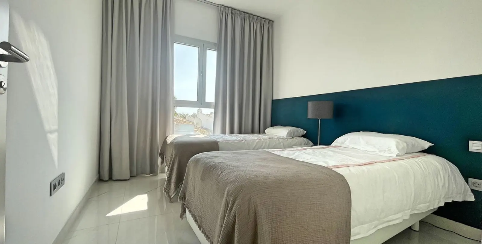 Long-term rent of penthouse duplex in Bel Air 10