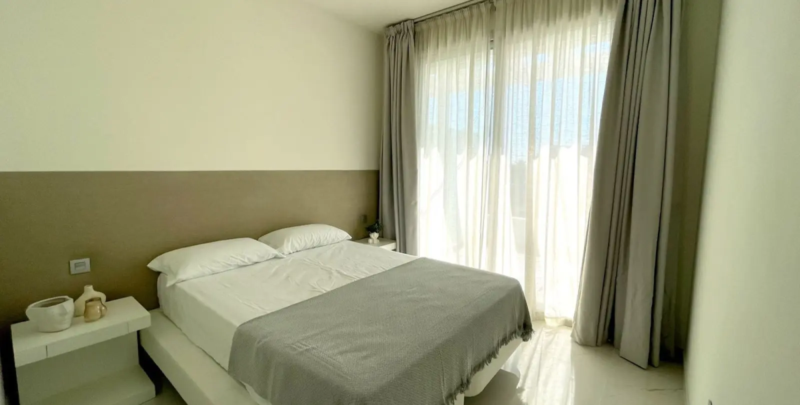 Long-term rent of penthouse duplex in Bel Air 16