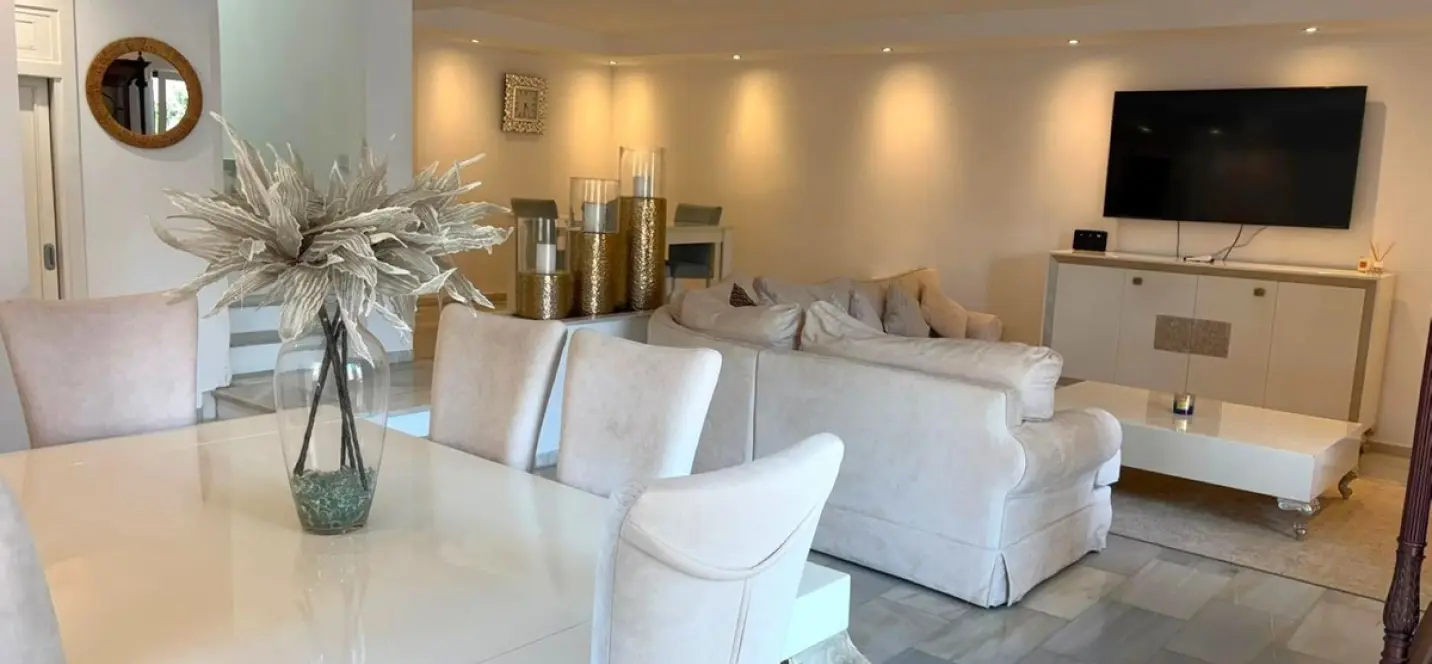 Long-term rent of townhouse in Nueva Andalucía 1
