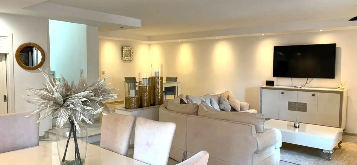 Long-term rent of townhouse in Nueva Andalucía 4